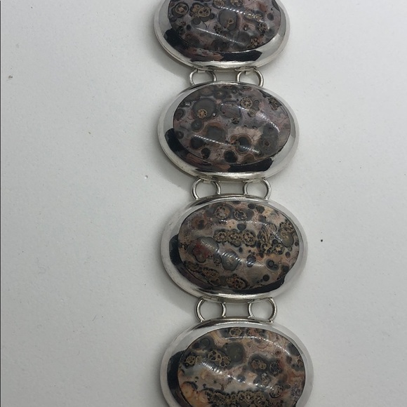 Unique stone and sterling bracelet - Picture 4 of 9